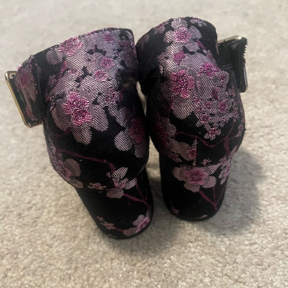 Call It Spring Women's Pointed Toe Block Heel Sandals Sz:7.5 Black/Pink - Picture 5 of 8